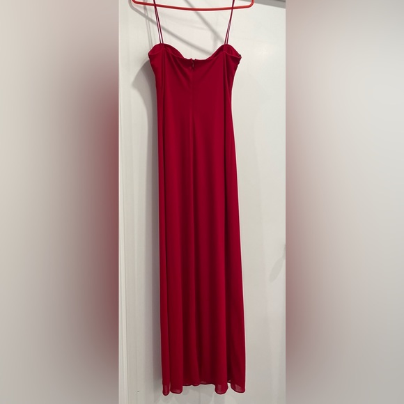 Beautiful red Laundry evening gown - Picture 2 of 8